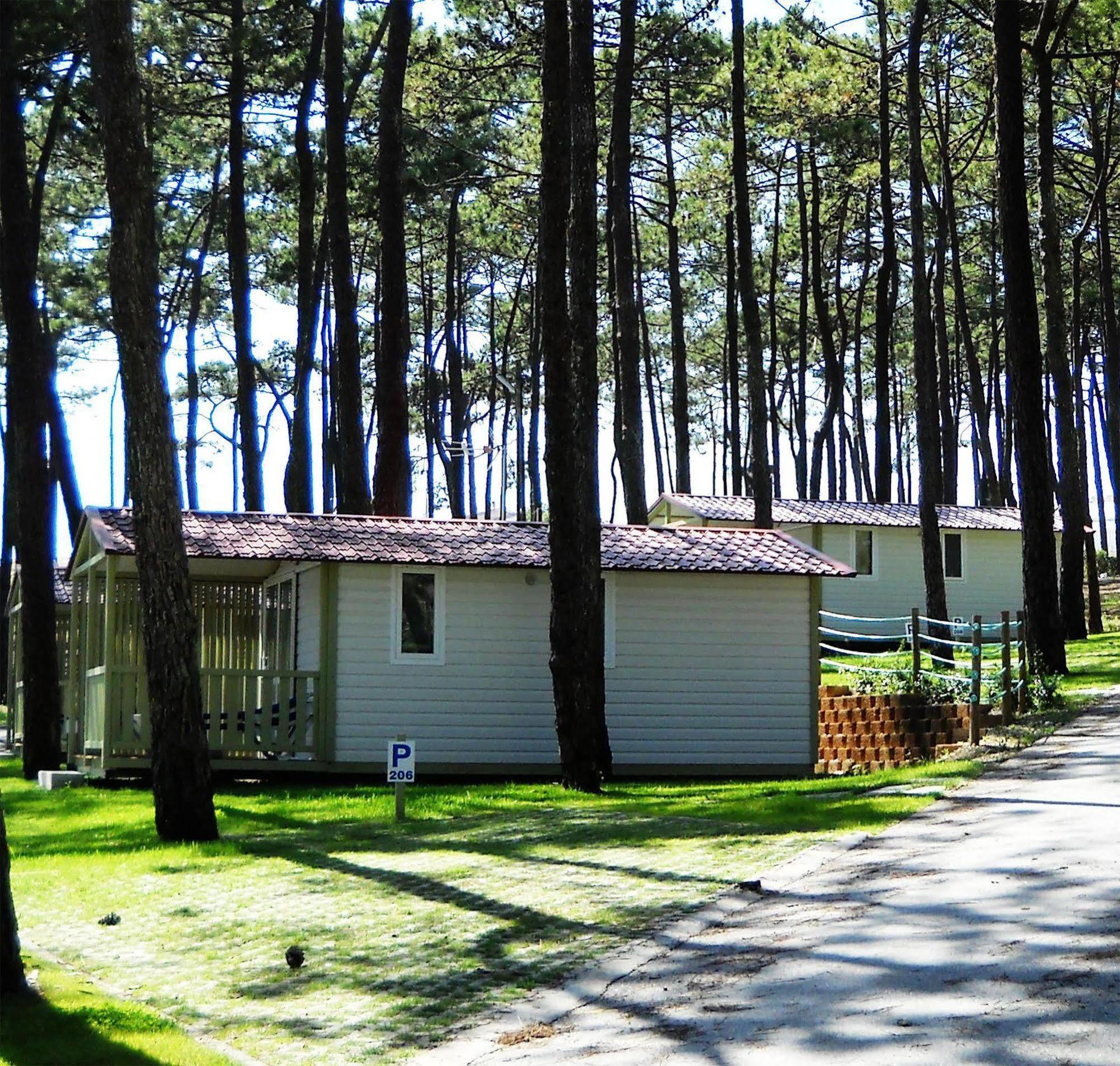 מלון נאזרה Orbitur Valado Bungalows Caravan Park מראה חיצוני תמונה