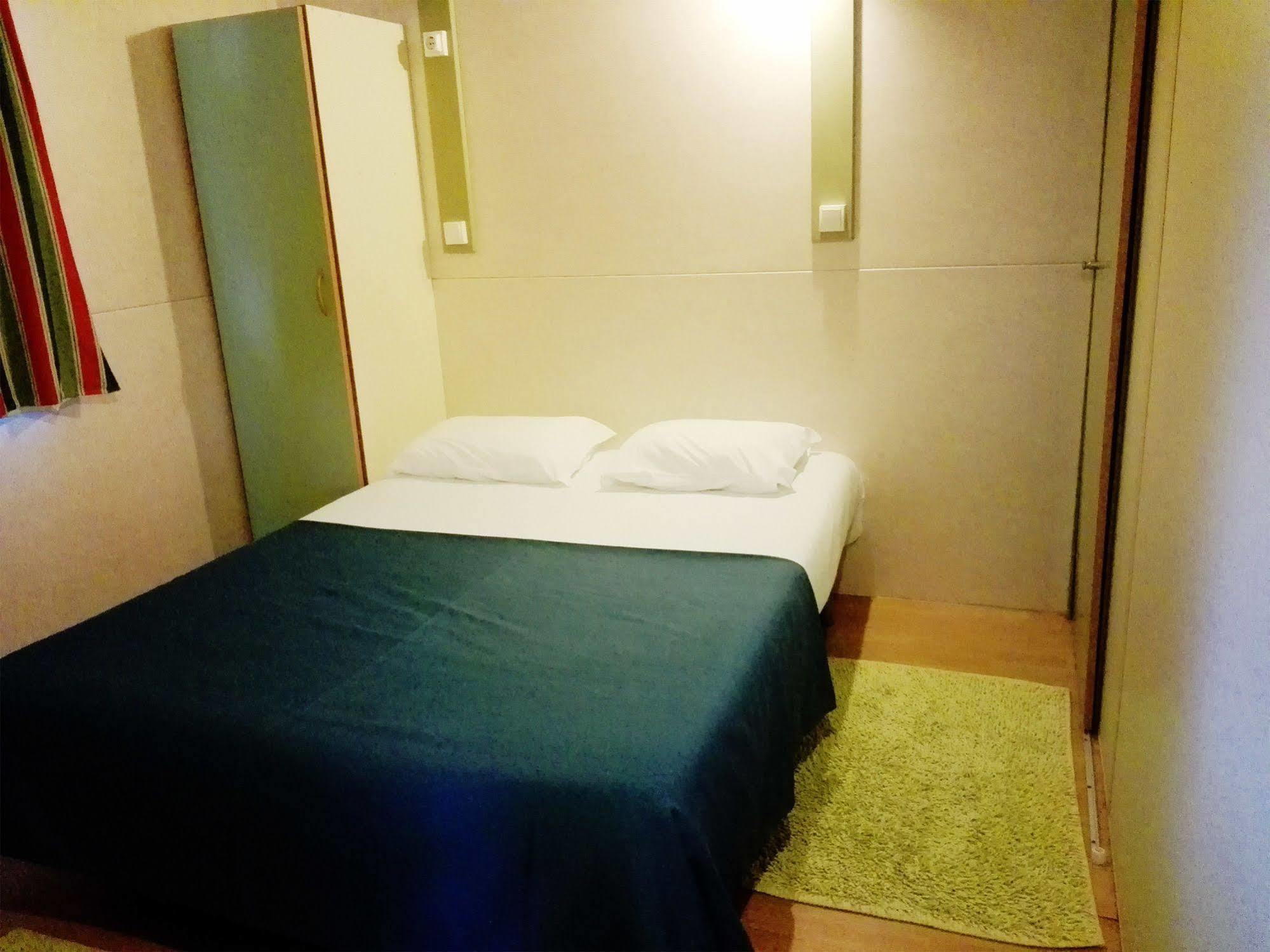 מלון נאזרה Orbitur Valado Bungalows Caravan Park מראה חיצוני תמונה