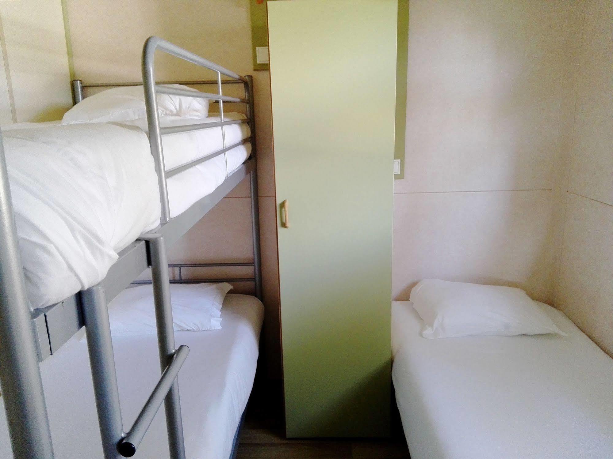 מלון נאזרה Orbitur Valado Bungalows Caravan Park מראה חיצוני תמונה