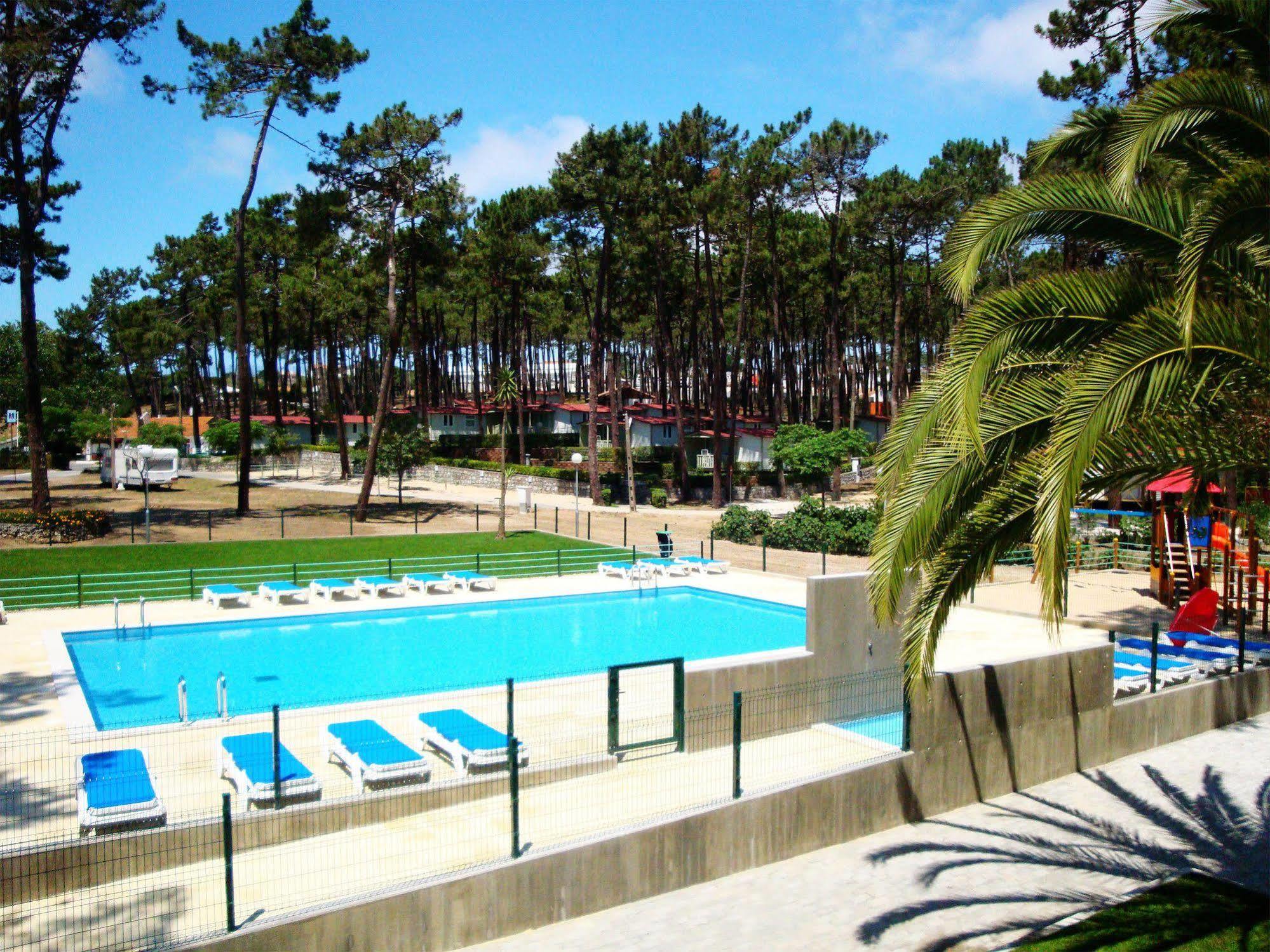 מלון נאזרה Orbitur Valado Bungalows Caravan Park מראה חיצוני תמונה
