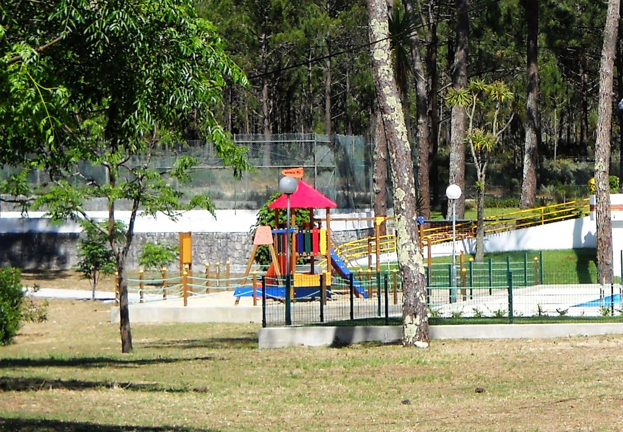מלון נאזרה Orbitur Valado Bungalows Caravan Park מראה חיצוני תמונה