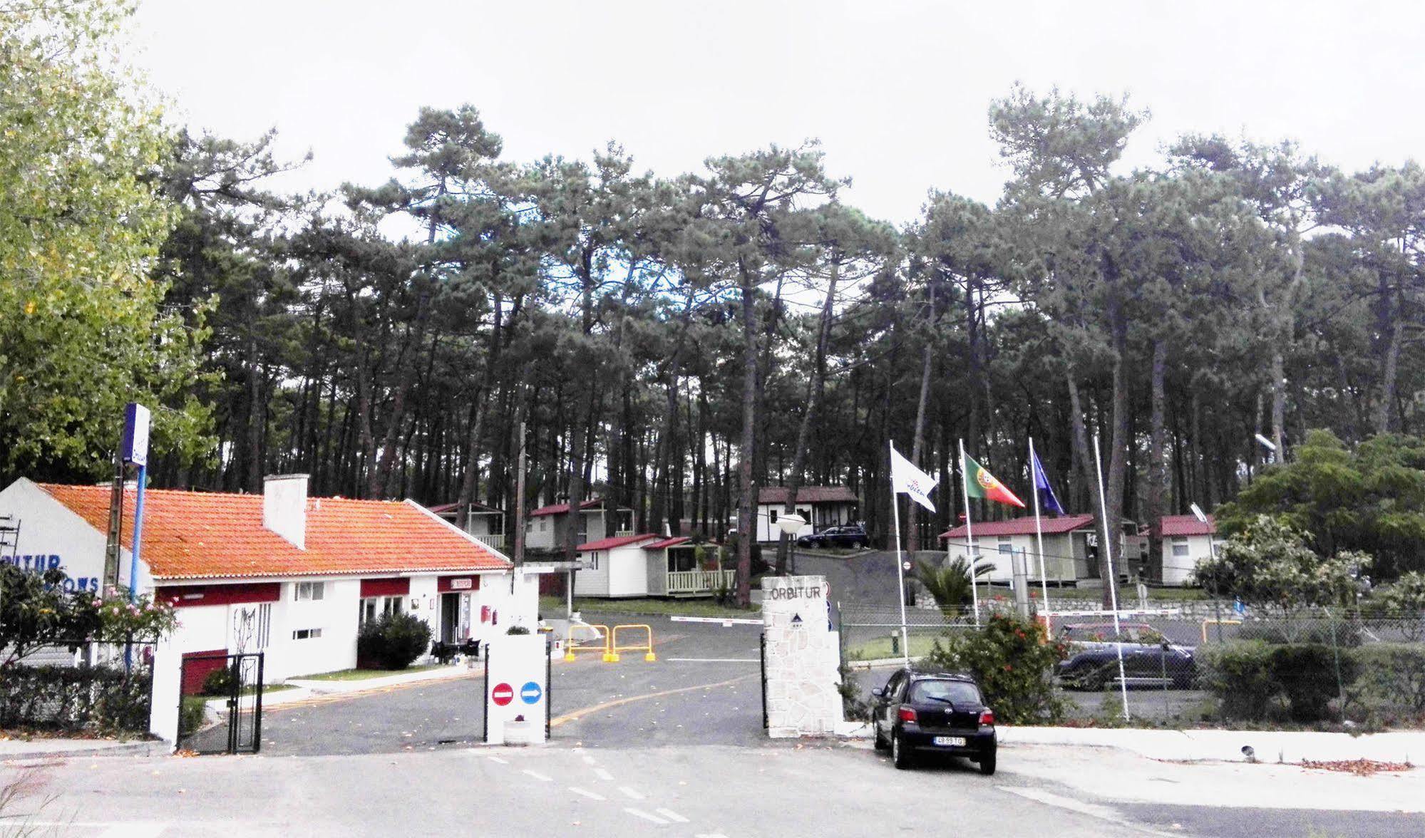 מלון נאזרה Orbitur Valado Bungalows Caravan Park מראה חיצוני תמונה