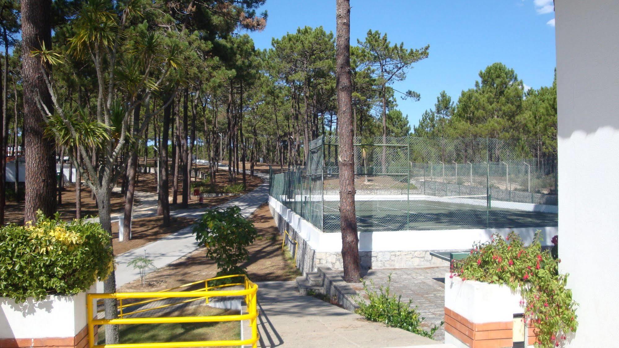 מלון נאזרה Orbitur Valado Bungalows Caravan Park מראה חיצוני תמונה